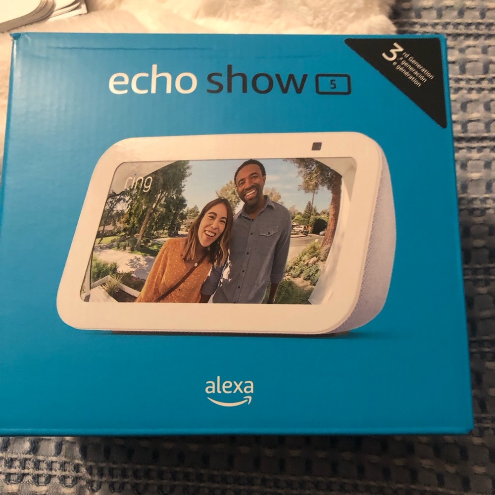 NWT Alexa Echo Show (5) 3rd Generation